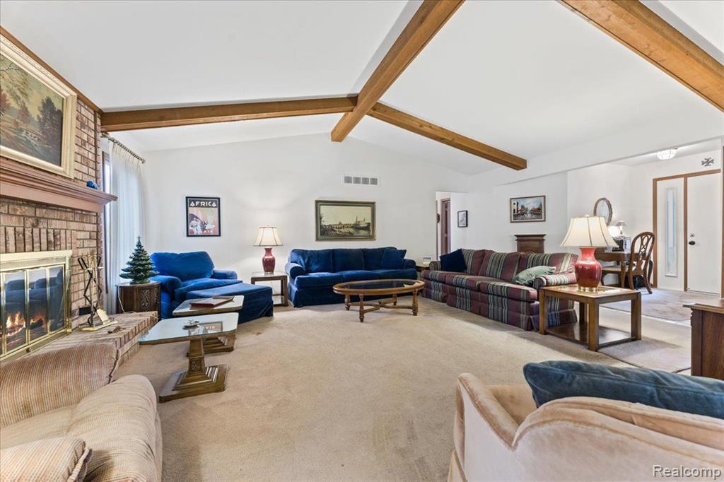 40643 WOODSIDE Drive, Clinton Twp, MI 48038 — Photo 4