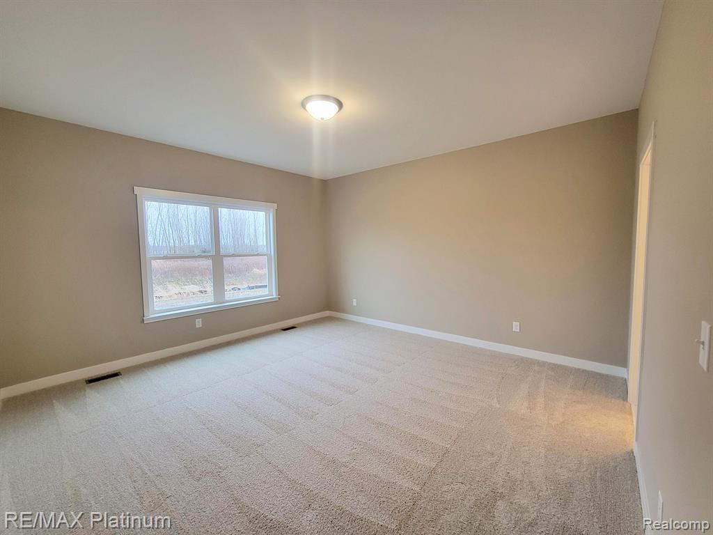 7452 SKYLAR Court, Swartz Creek, MI 48473 — Photo 9