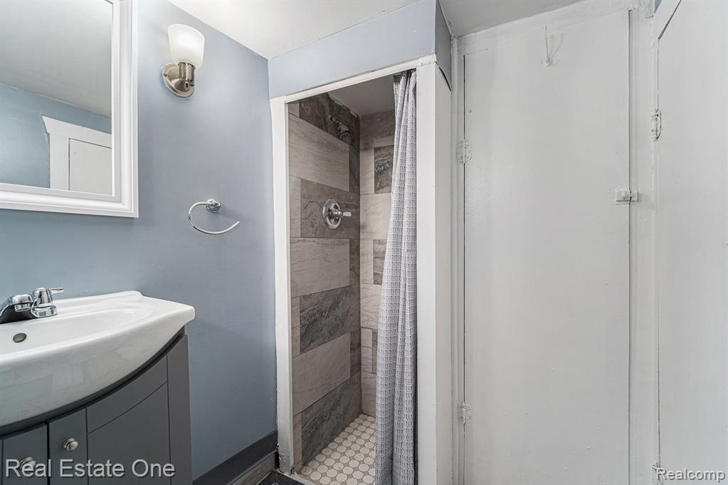 5056 Somerset Avenue, Detroit, MI 48224 — Photo 36