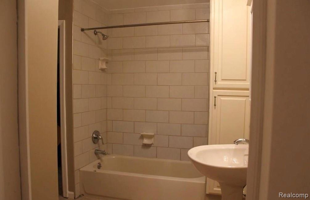 98 ELDREDGE Street, Mount Clemens, MI 48043 — Photo 29
