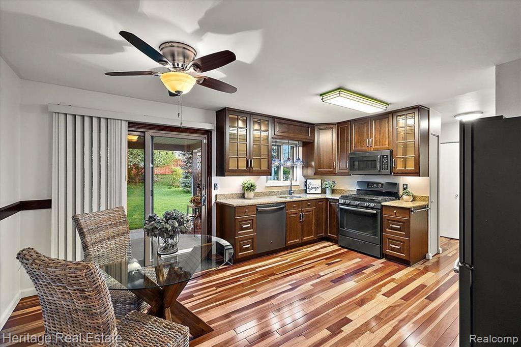 4887 CRESTBROOK Drive, Waterford, MI 48328 — Photo 3