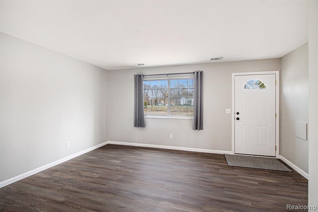 415 RAILROAD Street, Howell, MI 48843 — Photo 8