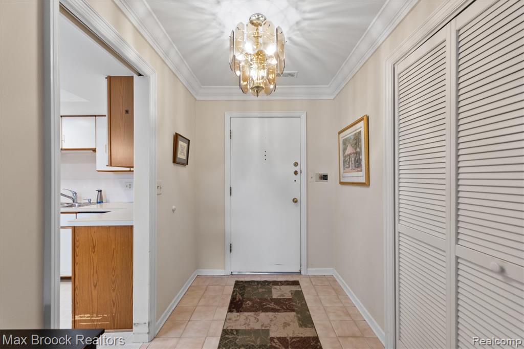 19710 W 13 Mile Road, 210, Beverly Hills, MI 48025 — Photo 9