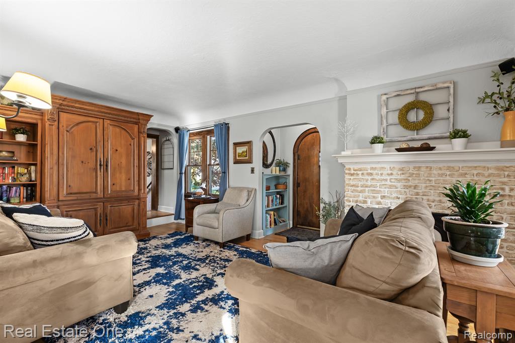 240 MONT EAGLE Street, Milford, MI 48381 — Photo 10