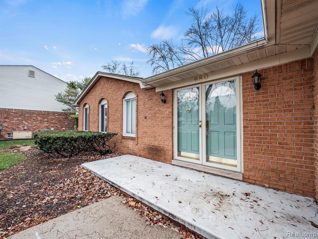 980 Briston Drive, Rochester Hills, MI 48307 — Photo 9