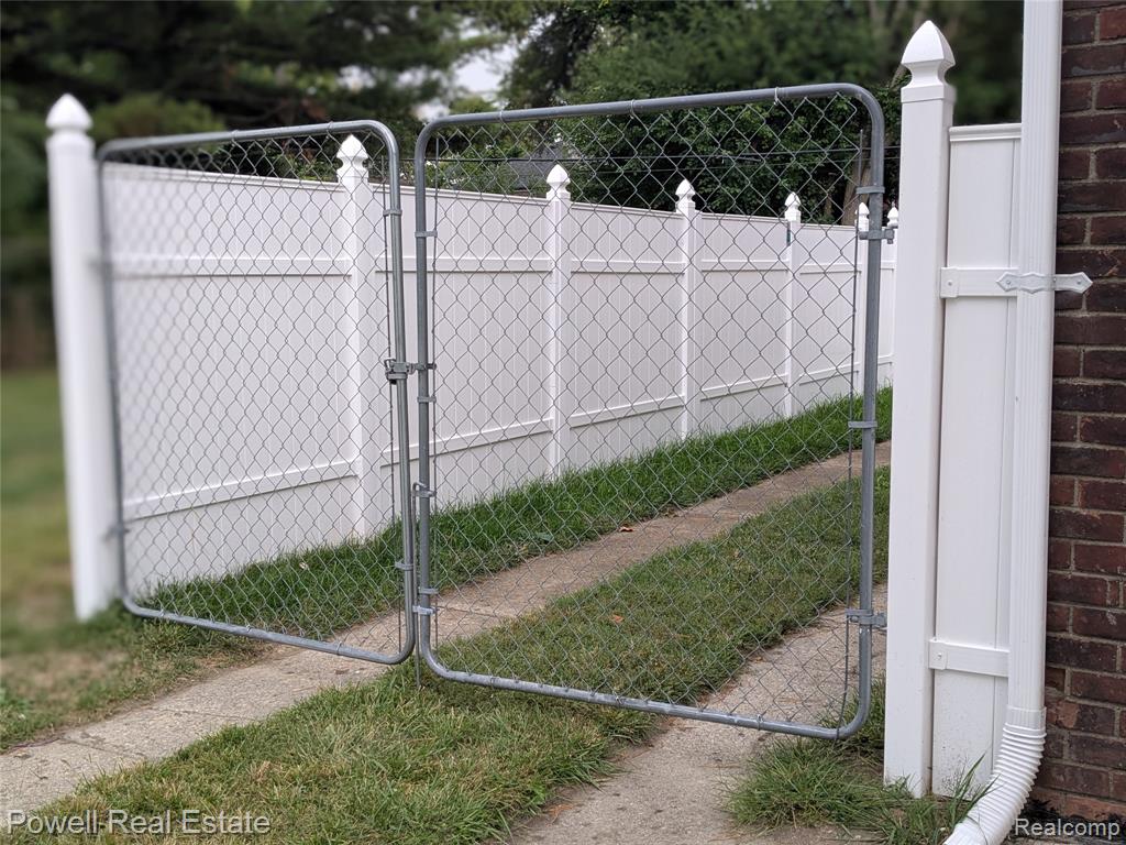 19161 Hamburg Street, Detroit, MI 48205 — Photo 26