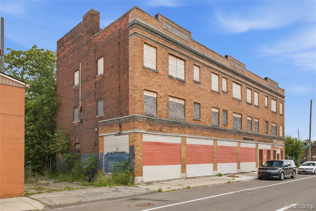 6494 Iroquois Street - Photo 2
