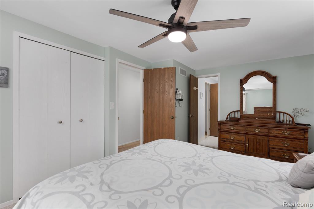 5695 CAREN Drive, Ypsilanti, MI 48197 — Photo 23