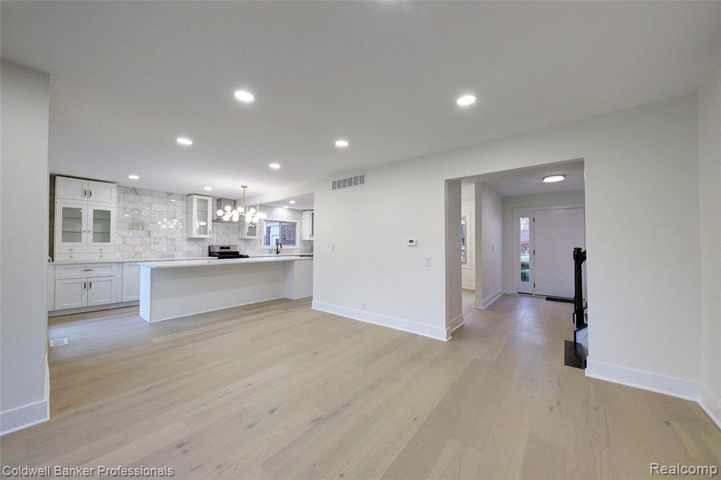 5076 Tyler Drive, Troy, MI 48085 — Photo 15