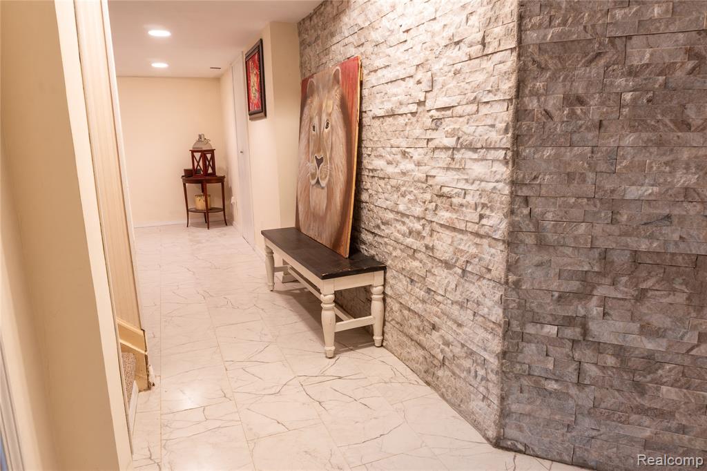 37839 Siena Drive, Farmington Hills, MI 48331 — Photo 43