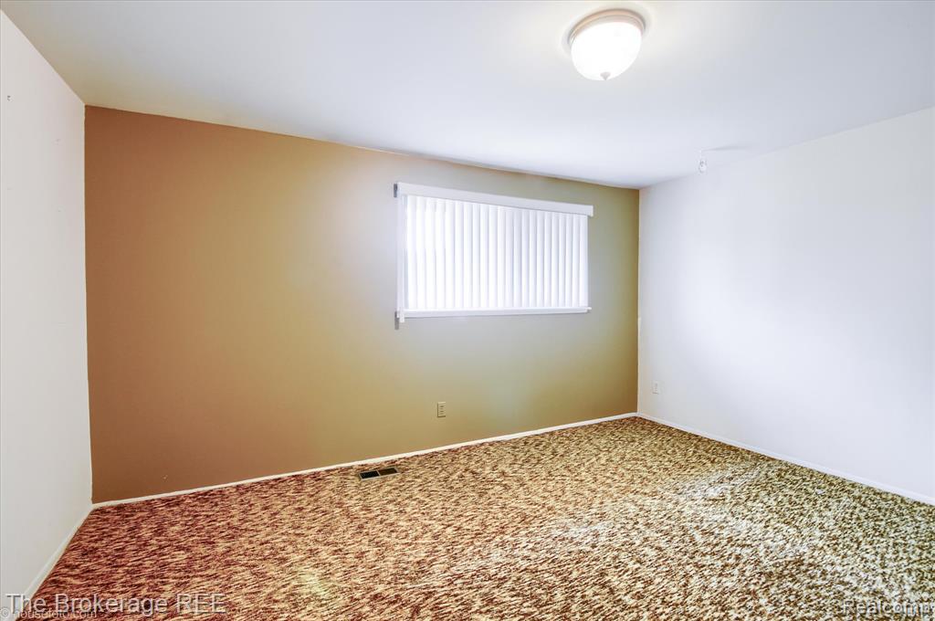 6228 Greenview Drive, Burton, MI 48509 — Photo 41