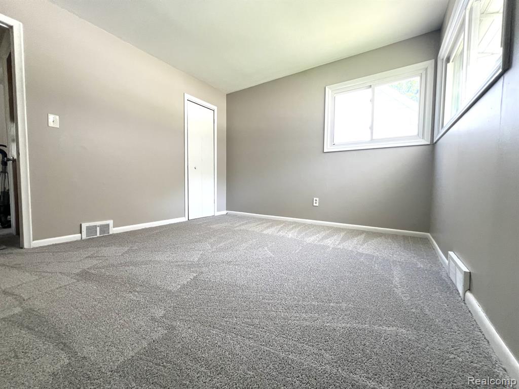 18475 Dalby, Redford, MI 48240 — Photo 6