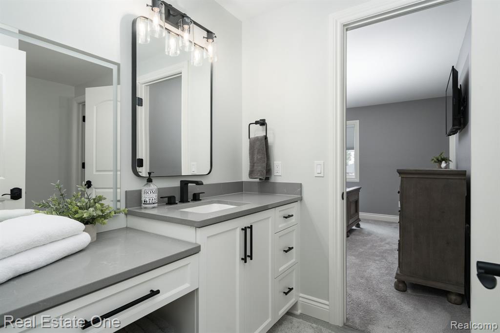 5525 Avington Parkway, Clarkston, MI 48348 — Photo 34