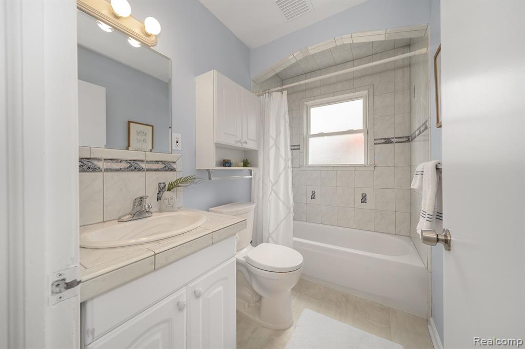 4526 TONAWANDA Avenue, Royal Oak, MI 48073 — Photo 16