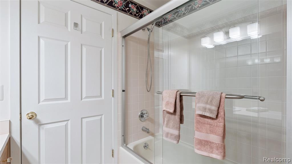 2096 Maplehurst Drive, Commerce Twp, MI 48390 — Photo 18