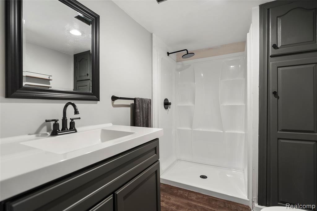 7486 Robindale Avenue, Dearborn Heights, MI 48127 — Photo 22