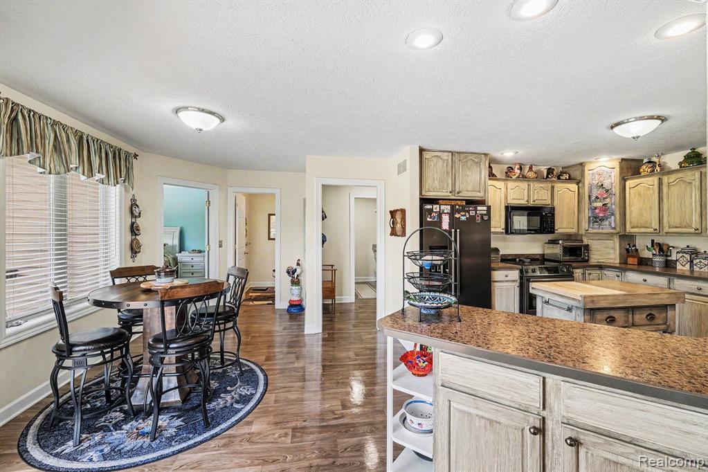 408 N Outlook Court, Perry, MI 48872 — Photo 14