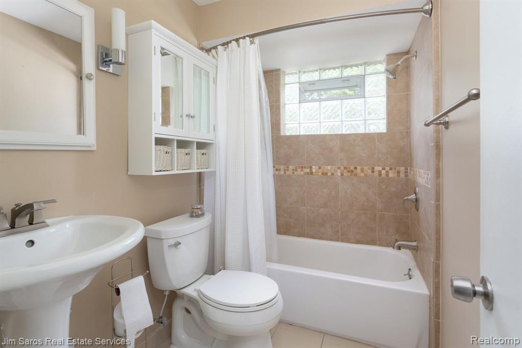 902 Neff Right Unit, Grosse Pointe, MI 48230 — Photo 8