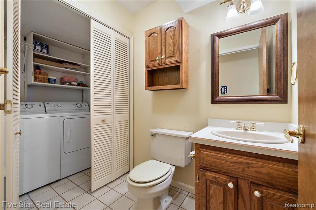 6586 Pontiac Lake Road, 1, Waterford, MI 48327 — Photo 32