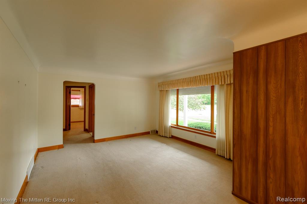 9668 Farmington Road, Livonia, MI 48150 — Photo 3