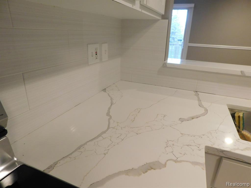 5606 DRAKE HOLLOW Drive W, West Bloomfield, MI — Photo 25