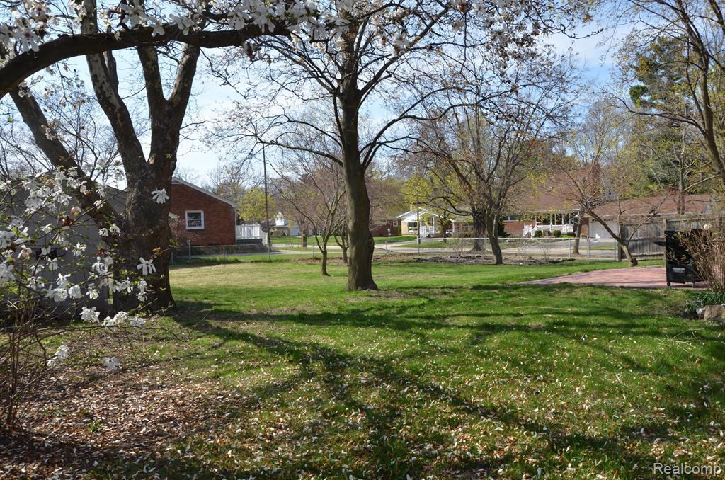 411 N McKinley Road, Flushing, MI 48433 — Photo 14