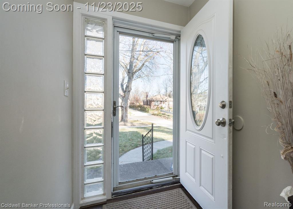 17377 Avilla Boulevard, Lathrup Village, MI 48076 — Photo 2