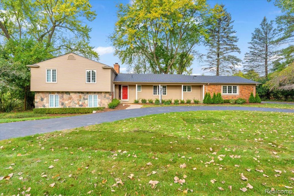4316 PINE TREE Trail, Bloomfield Hills, MI 48302 — front exterior