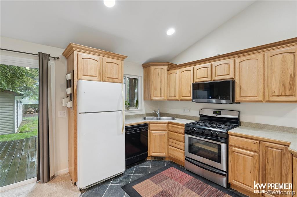4810 Hobson Avenue, Waterford, MI 48328 — Photo 5