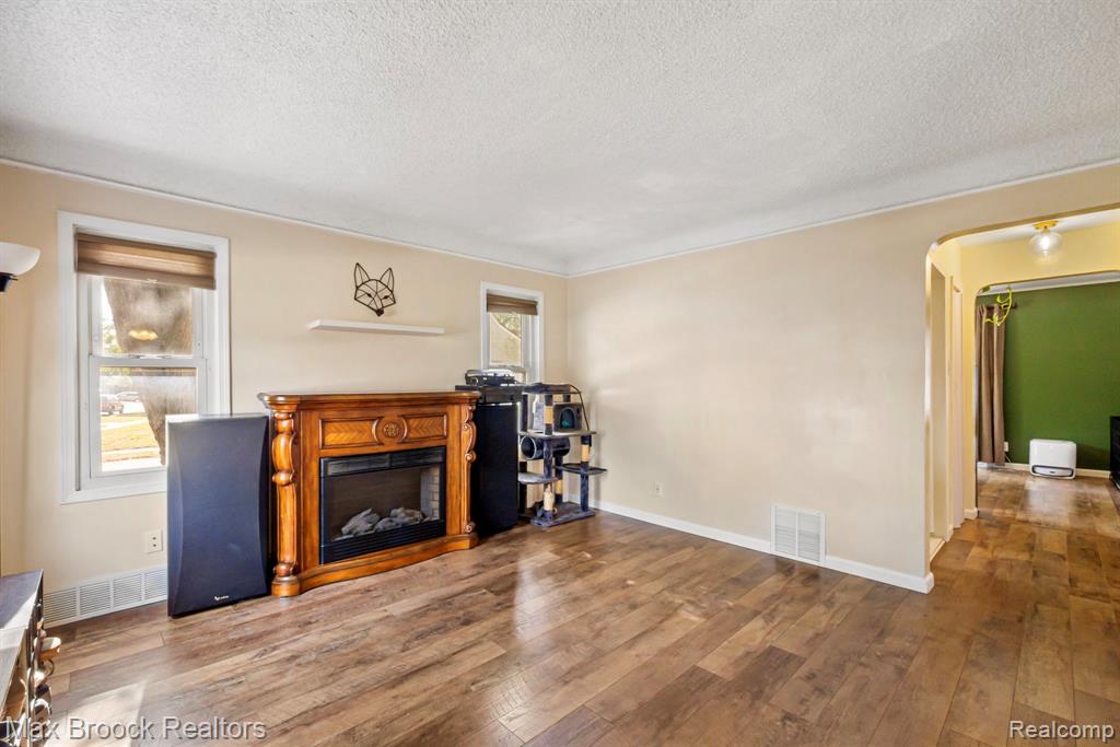 4428 Washington Street, Wayne, MI 48184 — Photo 8