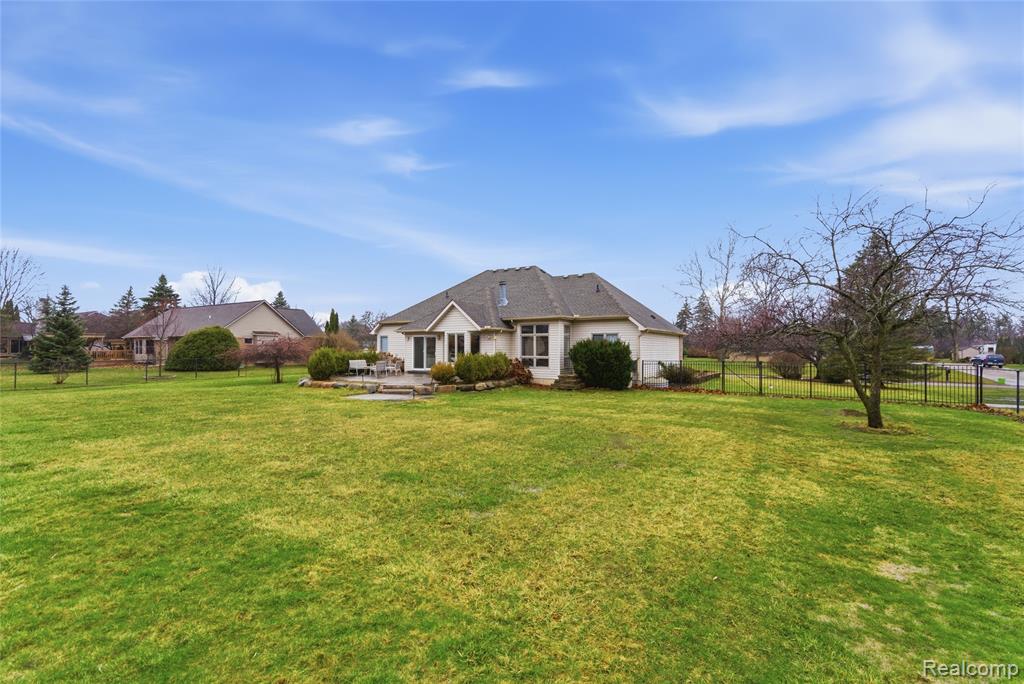 7095 Elmwood Drive, Grand Blanc, MI 48439 — Photo 6