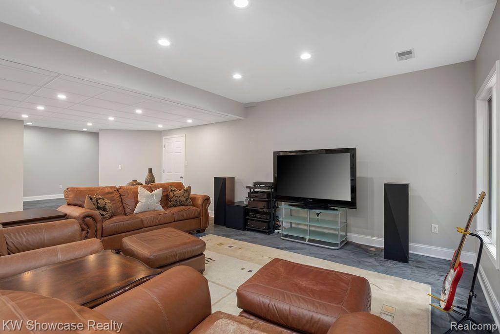 6061 TURNBERRY Drive, Commerce Twp, MI 48382 — Photo 44
