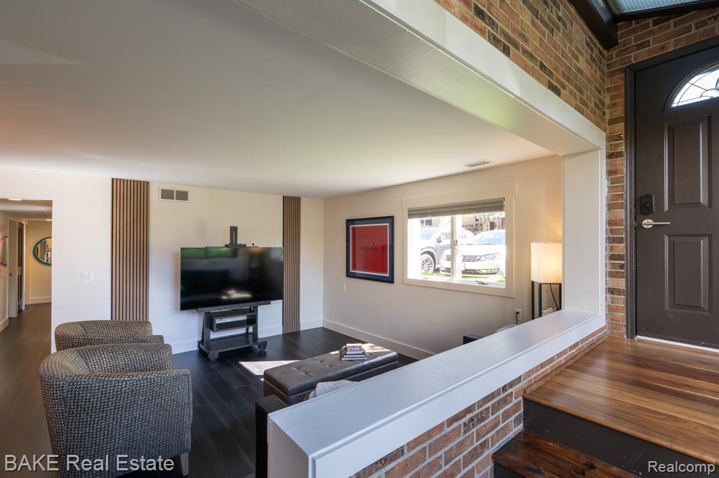 134 Pinewood Drive, Plymouth, MI 48170 — Photo 4
