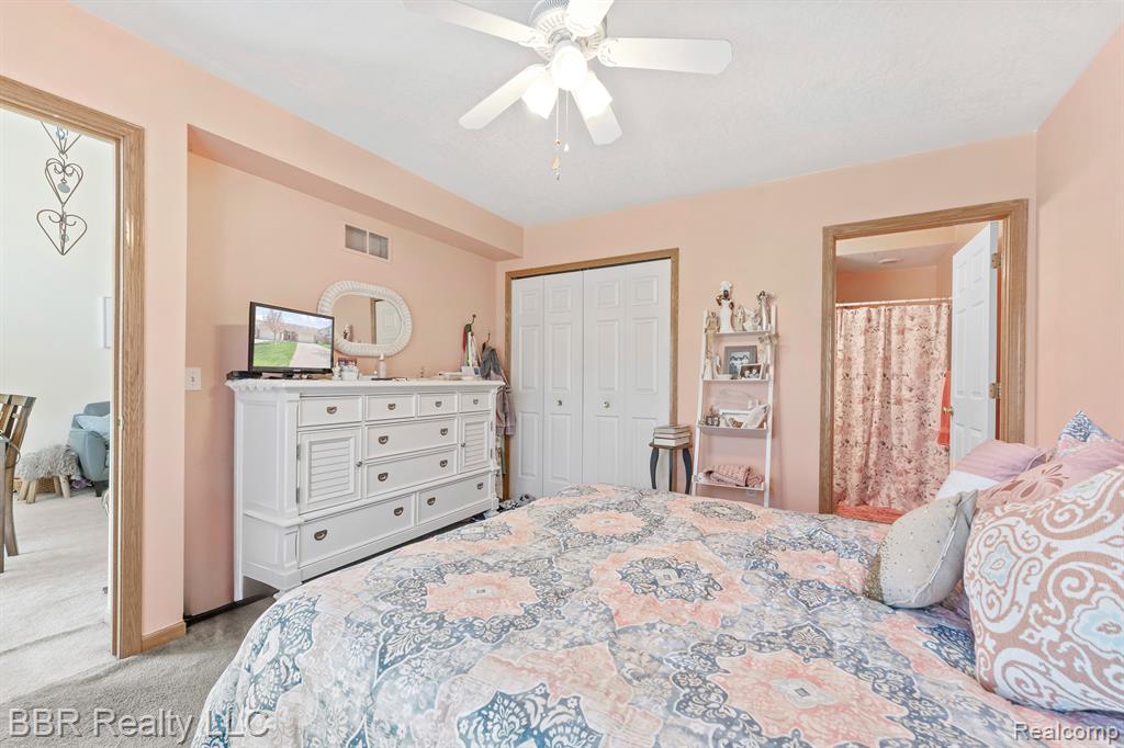 5485 GREENWAY Drive, Trenton, MI, 48183