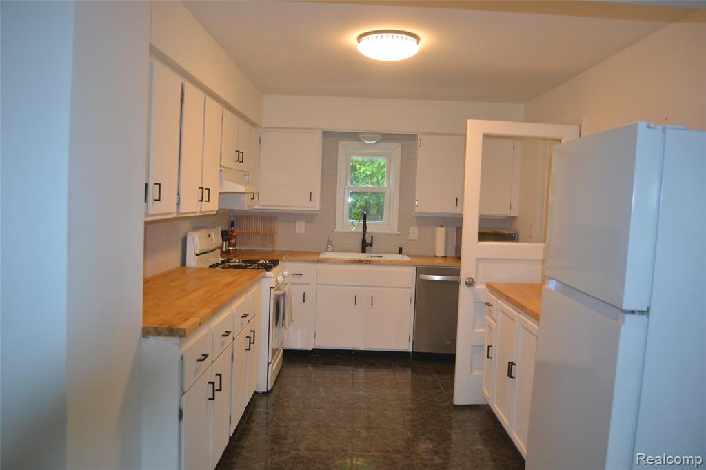 5244 Oleksyn Road, Flint, MI 48504 — Photo 16
