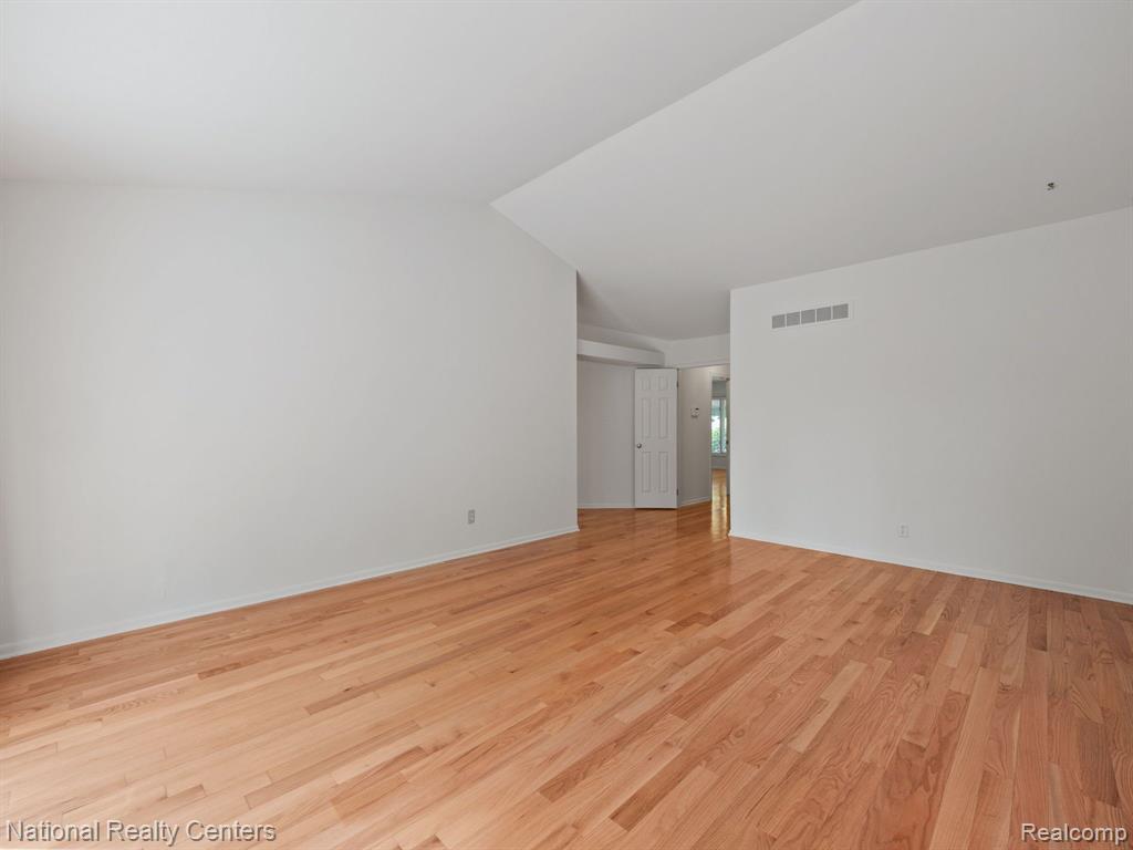 4888 WOODCLIFF HILL Road, West Bloomfield, MI 48323 — Photo 26