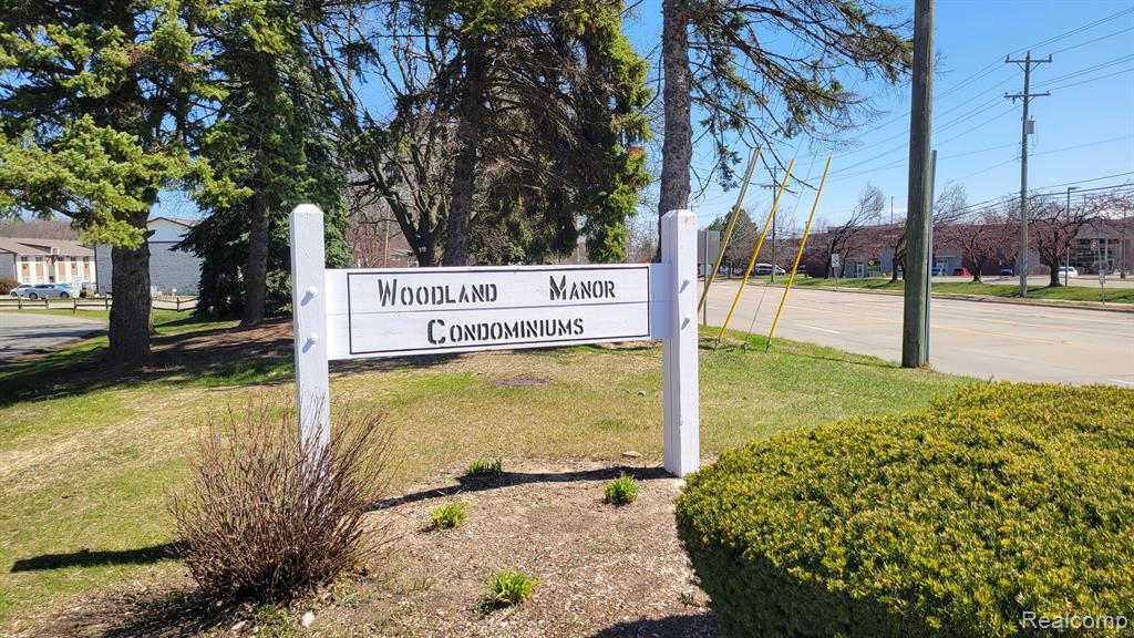 7369 MANOR Circle, 101, Westland, MI — Photo 5