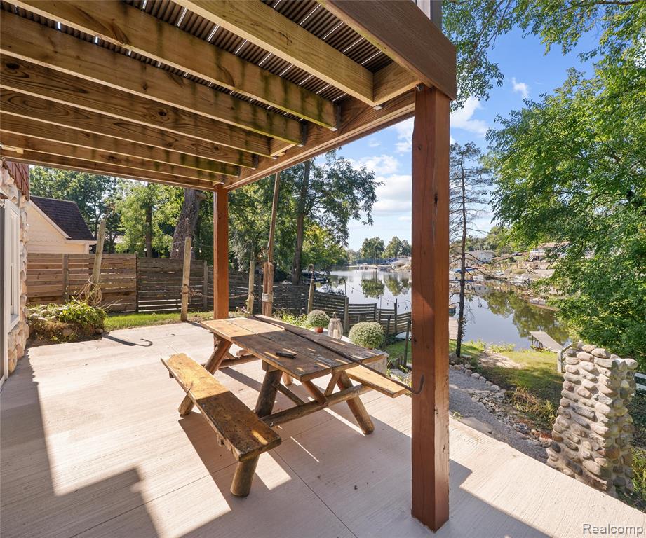 11252 Hiland Court, Pinckney, MI 48169 — Photo 12