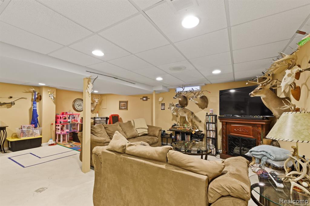 47387 MEADOWBROOK Drive, Macomb, MI 48044 — Photo 30