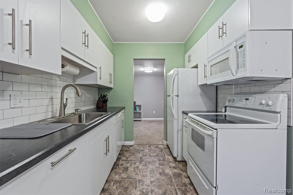 21392 E Glen Haven Circle, Novi, MI 48167 — Photo 13