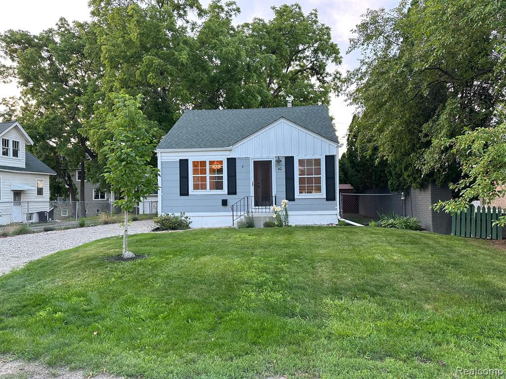 40 SMITH, Lake Orion, MI 48362 — front exterior