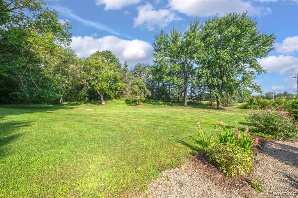 371 N Ortonville Road, Ortonville, MI 48462 — Photo 47