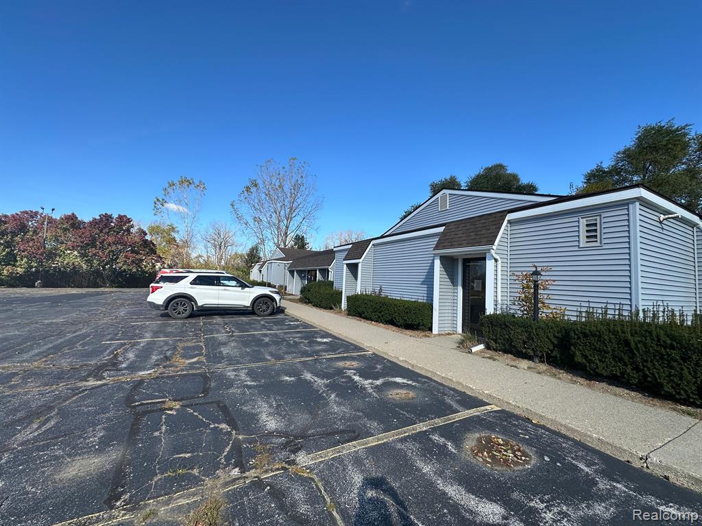6317 TAYLOR Drive, Flint, MI 48507 — Photo 2
