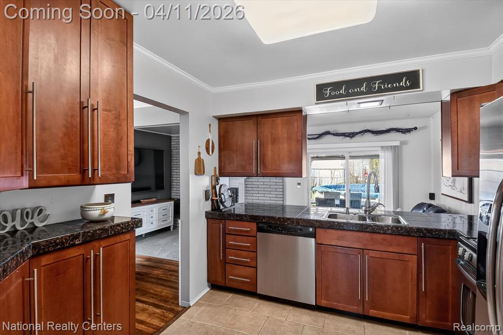 594 Worchester Street, Westland, MI 48186 — Photo 15