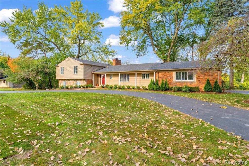 4316 PINE TREE Trail, Bloomfield Hills, MI 48302 — Photo 2