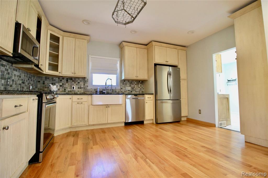 8372 Parshallville Road, Fenton, MI 48430 — Photo 6