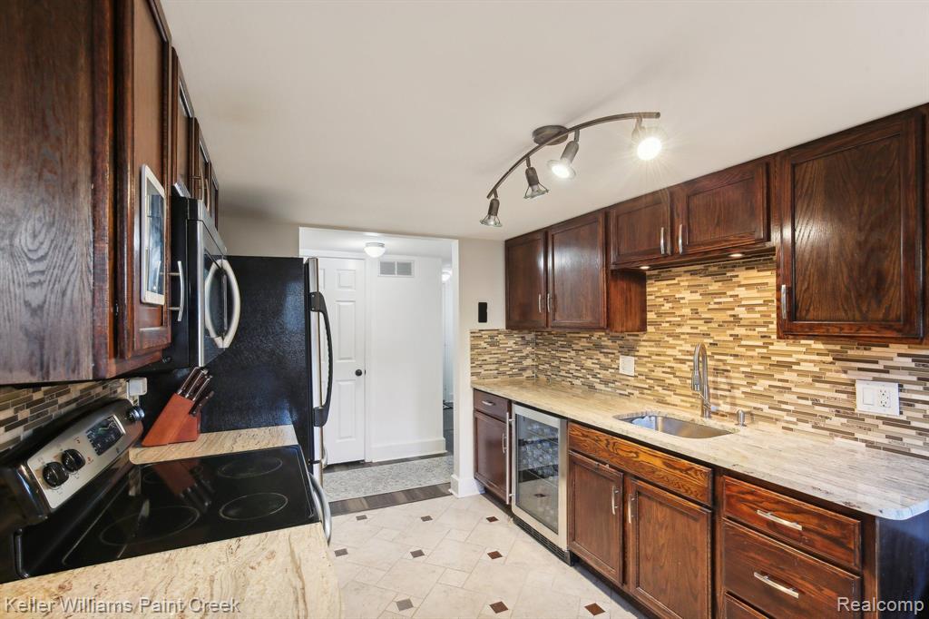 42378 LOCHMOOR Street, Clinton Twp, MI 48038 — Photo 11
