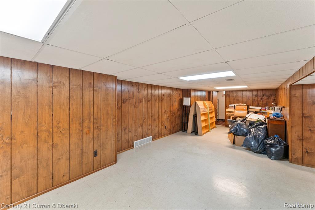 9235 Texas Street, Livonia, MI 48150 — Photo 26