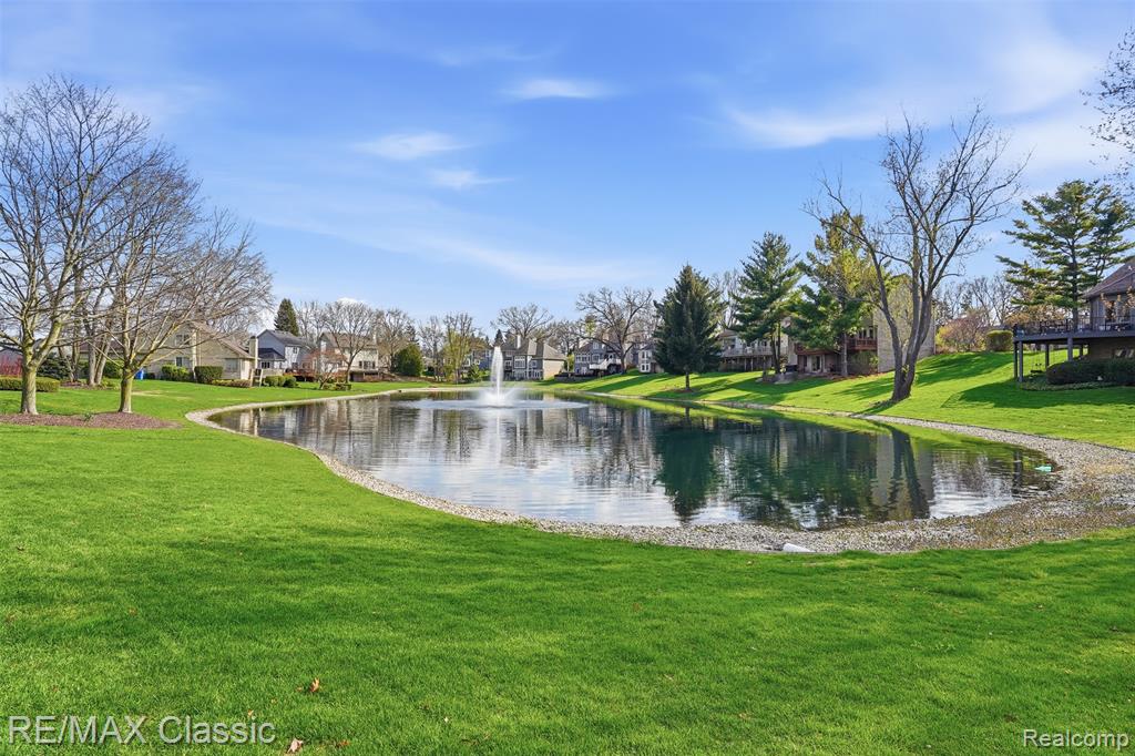 1726 Pondview Lane, Commerce Twp, MI 48382 — Photo 56