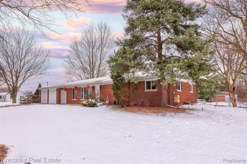 1914 Schust Road, Saginaw, MI 48604 — Photo 2